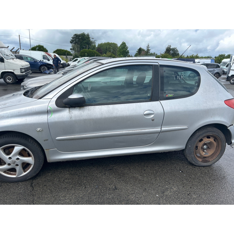 Attache ceinture avant gauche PEUGEOT 206 Photo n°18