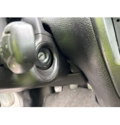 Attache ceinture avant gauche PEUGEOT 206