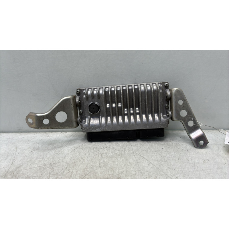 Calculateur moteur TOYOTA YARIS 3 Photo n°1