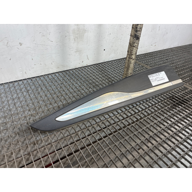 Baguette de porte arriere droite RENAULT CLIO 4 Photo n°4