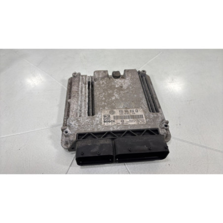 Calculateur moteur VOLKSWAGEN GOLF 5 Photo n°1