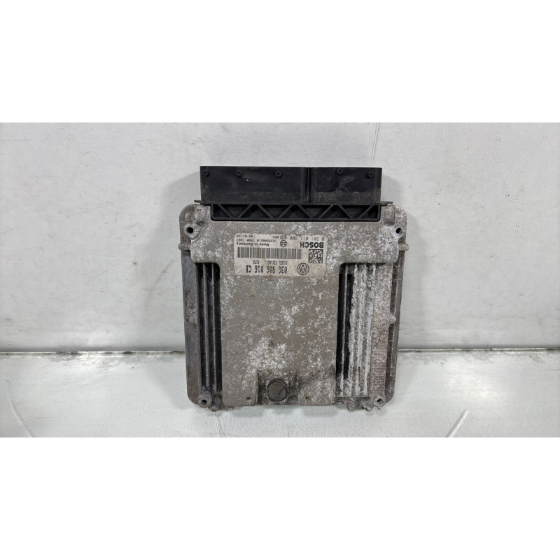 Calculateur moteur VOLKSWAGEN GOLF 5 Photo n°4