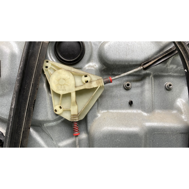 Leve vitre electrique avant gauche VOLKSWAGEN POLO 4 Photo n°5