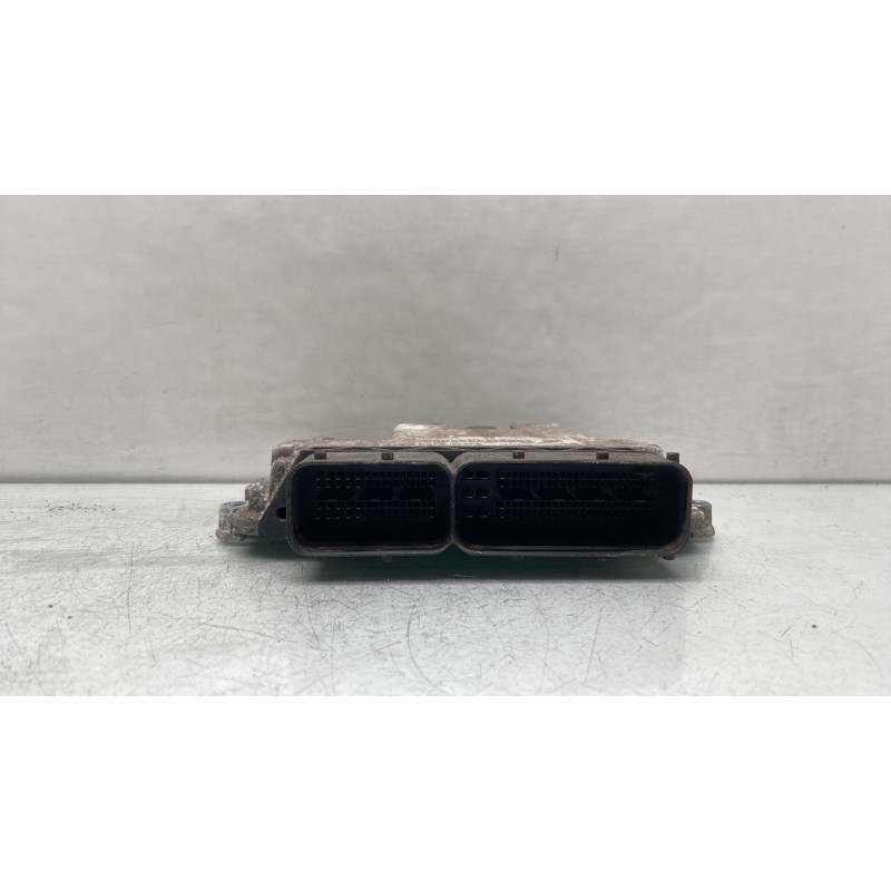 Calculateur moteur OPEL ZAFIRA B Photo n°2