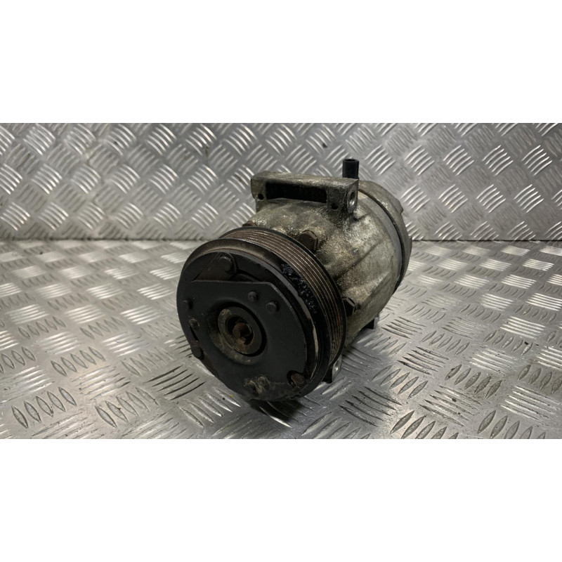 Compresseur clim RENAULT LAGUNA 2 Photo n°2