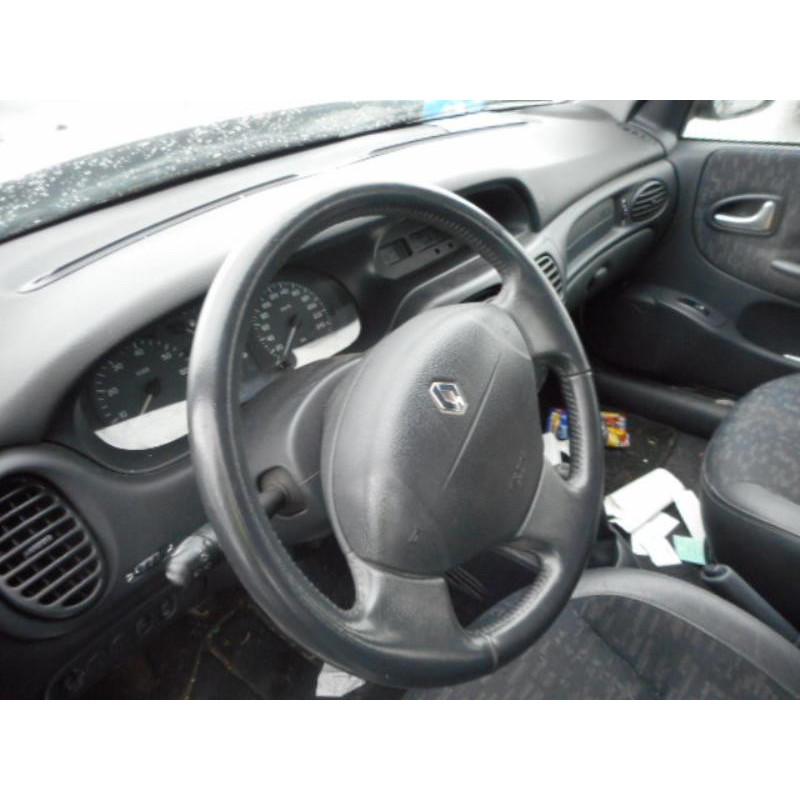 Pompe de direction RENAULT MEGANE 1 Photo n°8