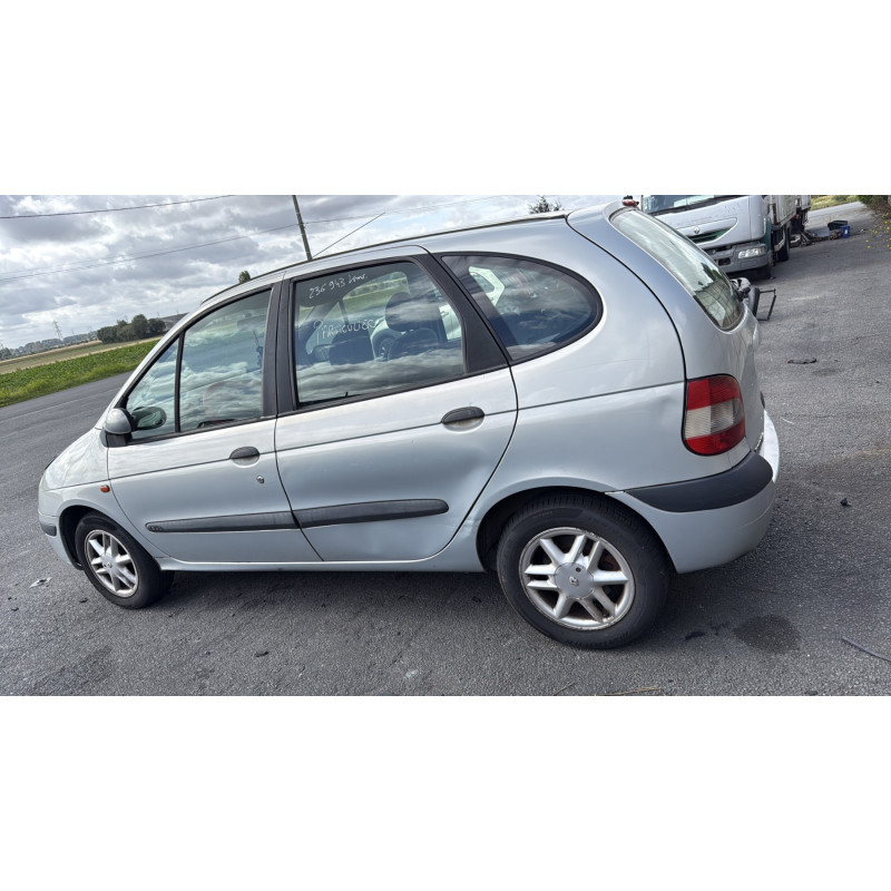 Compresseur clim RENAULT SCENIC 1 Photo n°13