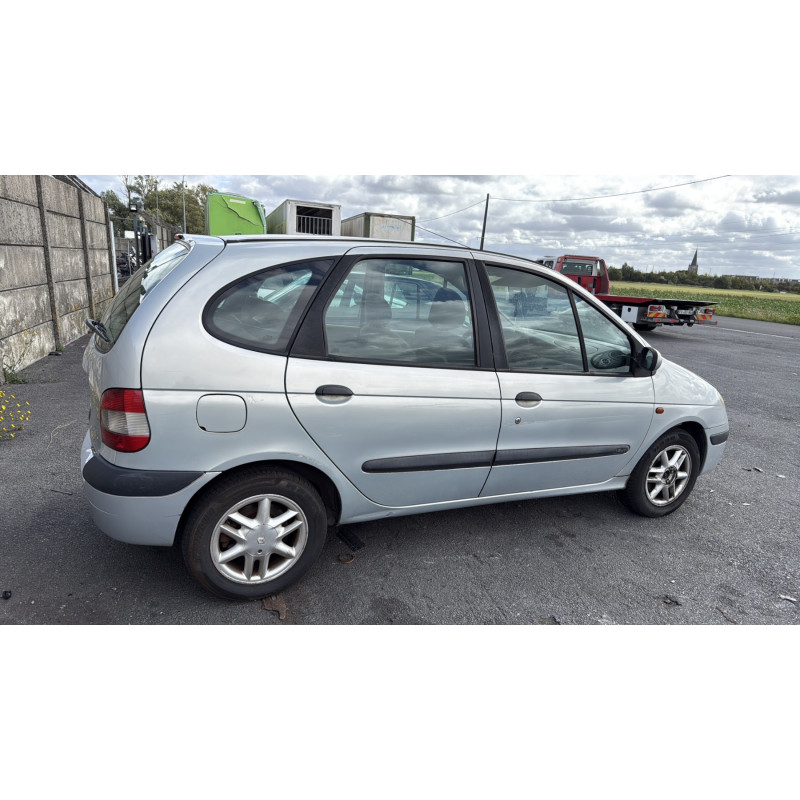 Compresseur clim RENAULT SCENIC 1 Photo n°14