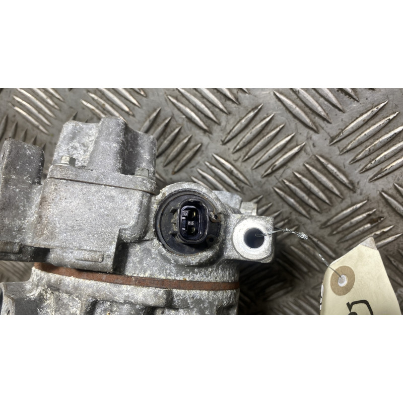 Compresseur clim TOYOTA AVENSIS 2 Photo n°2
