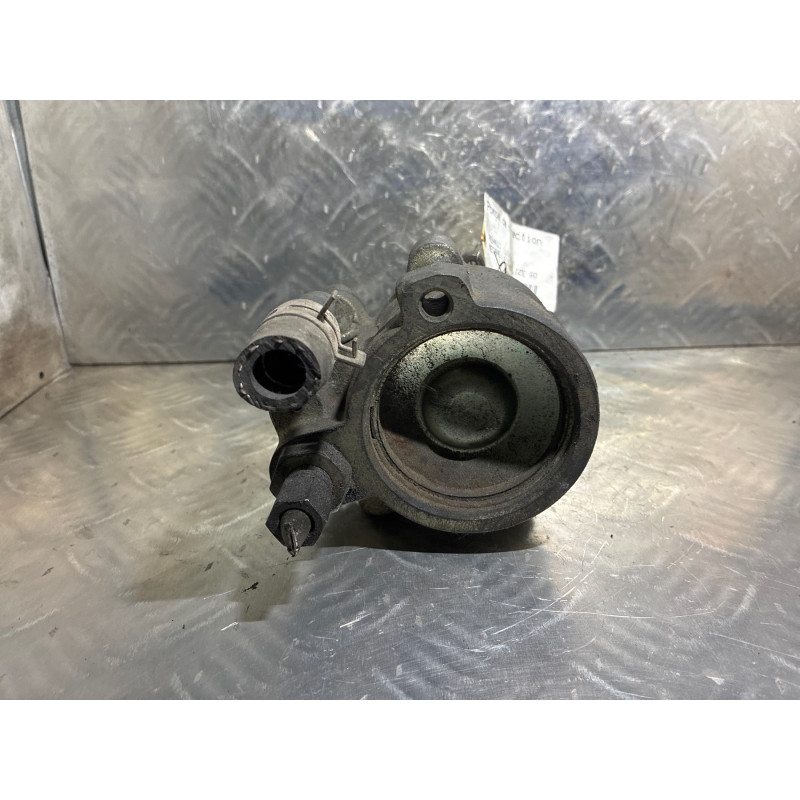Pompe de direction RENAULT MEGANE 1 Photo n°2
