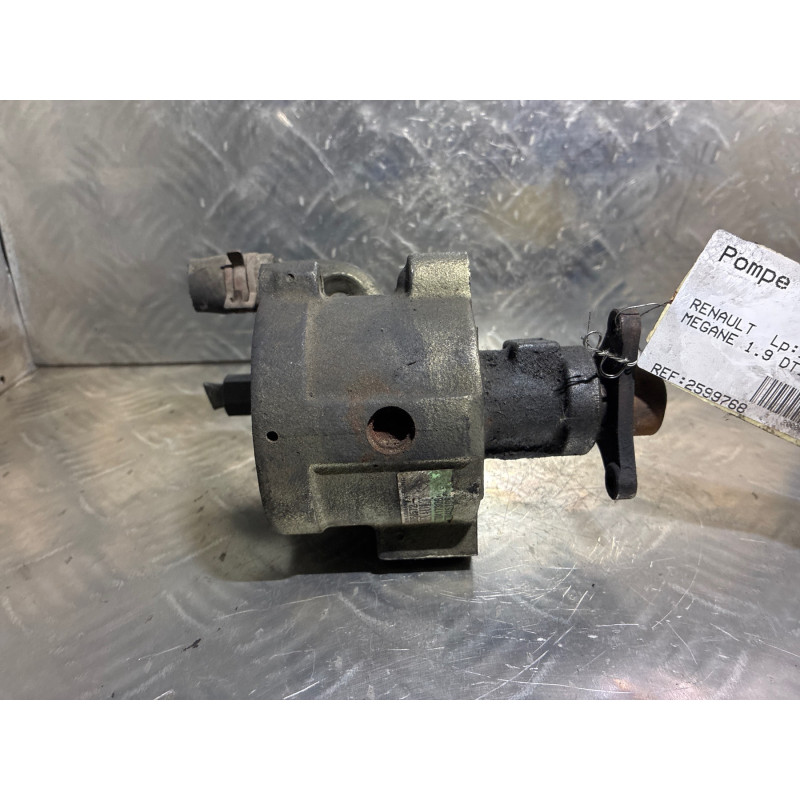 Pompe de direction RENAULT MEGANE 1 Photo n°4