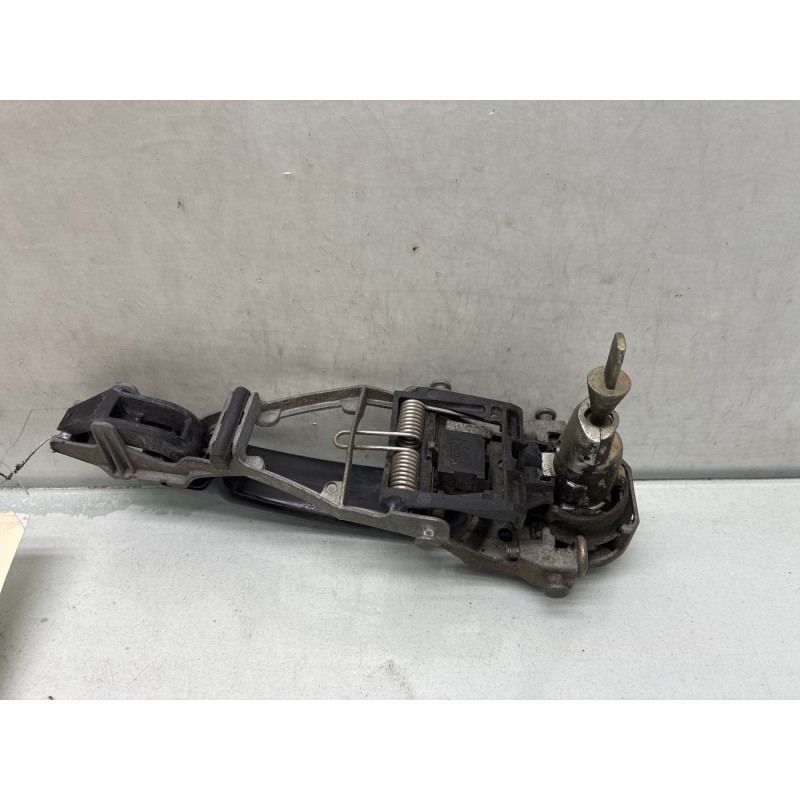 Poignee porte avant gauche VOLKSWAGEN GOLF 5 Photo n°3