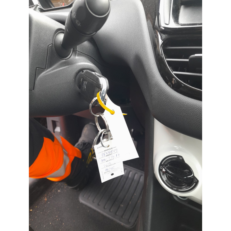 Pretensionneur de ceinture avant droit PEUGEOT 208 1 Photo n°16
