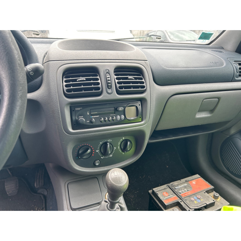 Capot RENAULT CLIO 2 Photo n°10