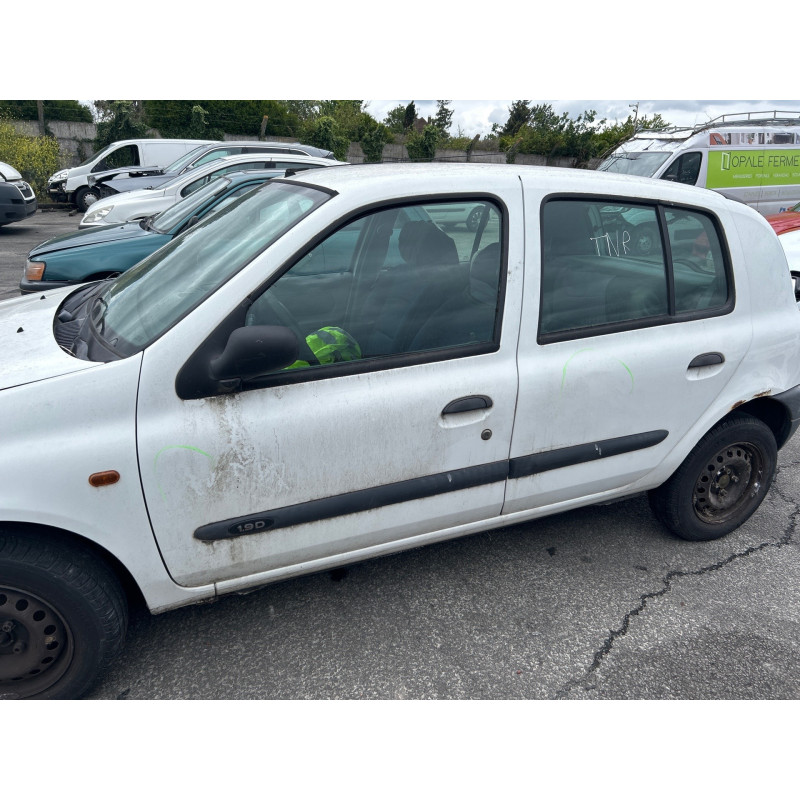 Capot RENAULT CLIO 2 Photo n°14