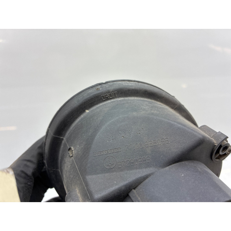 Anti brouillard droit (feux) RENAULT CLIO 2 Photo n°4