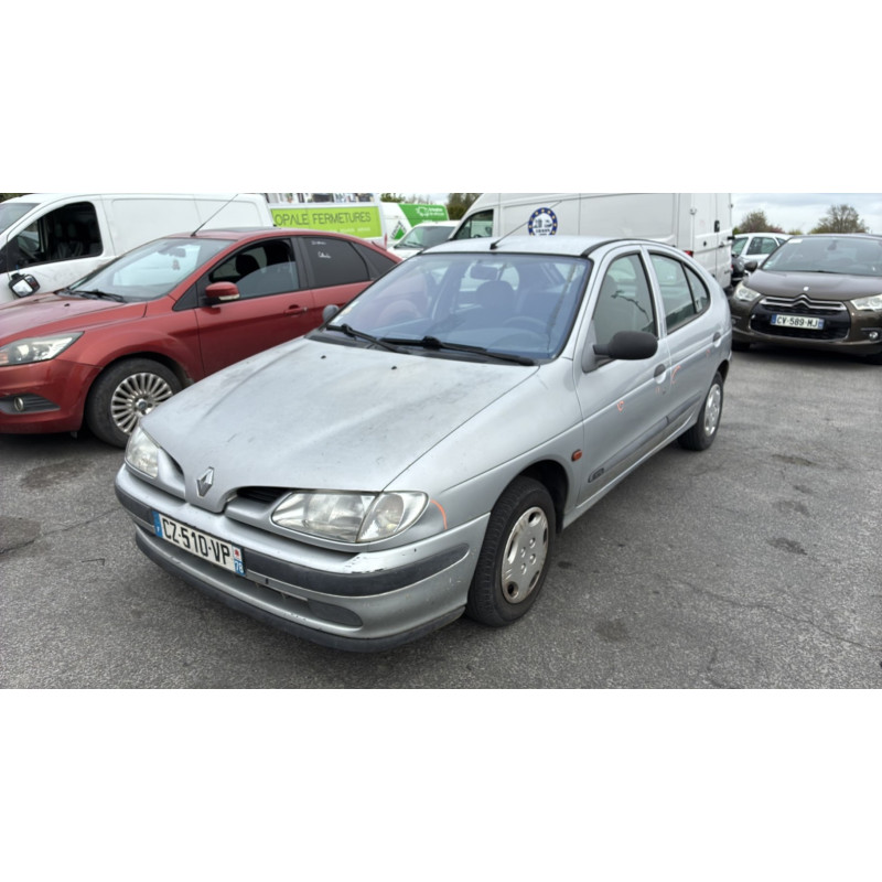 Capot RENAULT MEGANE 1 Photo n°9