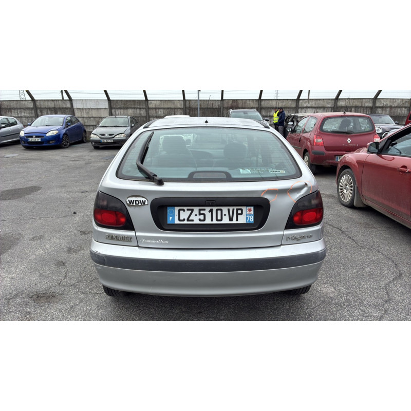 Capot RENAULT MEGANE 1 Photo n°13