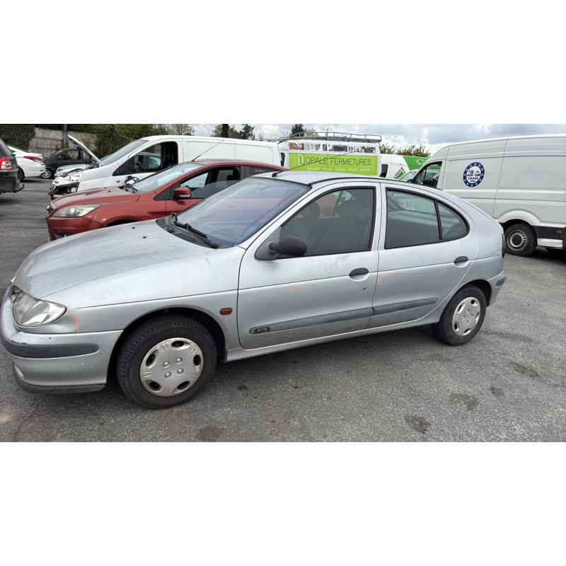 Capot RENAULT MEGANE 1 Photo n°17