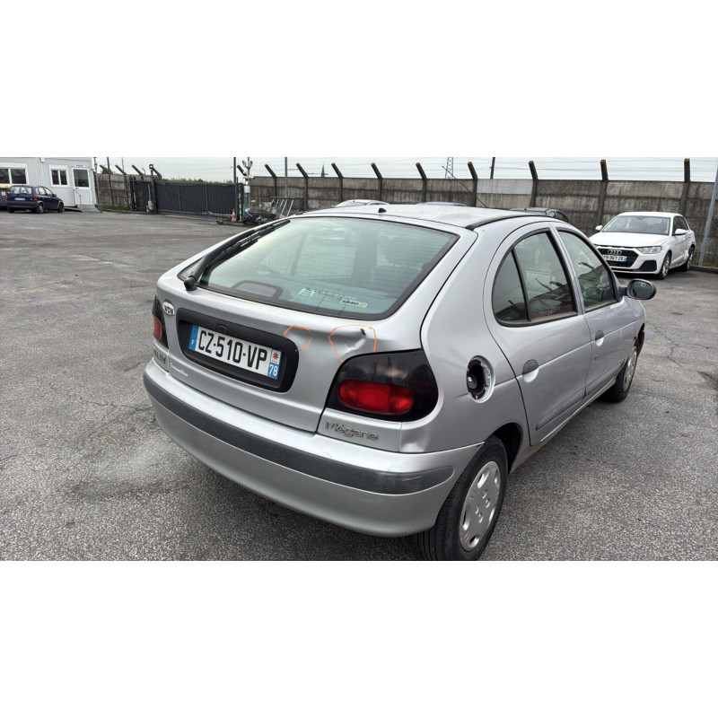 Capot RENAULT MEGANE 1 Photo n°20