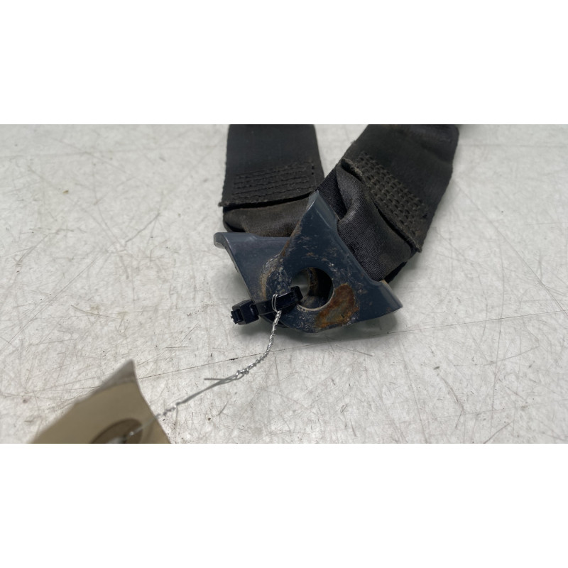 Attache ceinture arriere gauche PEUGEOT 106 Photo n°2