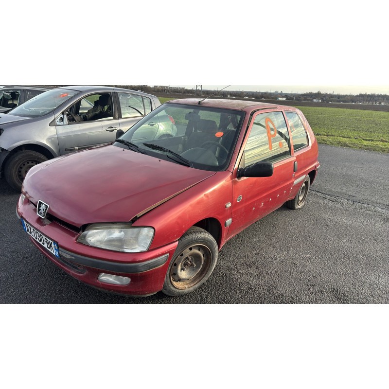 Attache ceinture arriere gauche PEUGEOT 106 Photo n°5