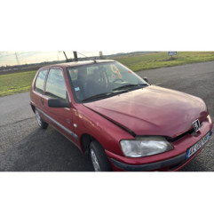 Attache ceinture arriere gauche PEUGEOT 106