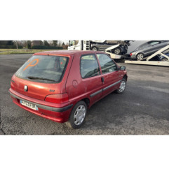 Attache ceinture arriere gauche PEUGEOT 106