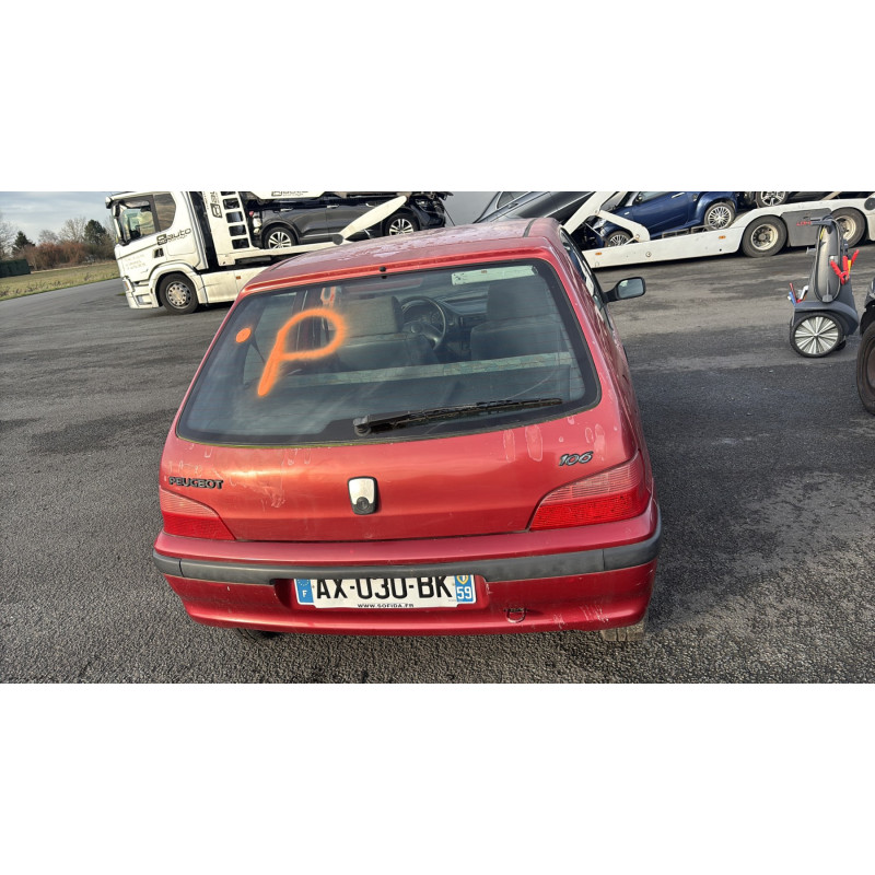 Attache ceinture arriere gauche PEUGEOT 106 Photo n°9