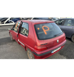 Attache ceinture arriere gauche PEUGEOT 106