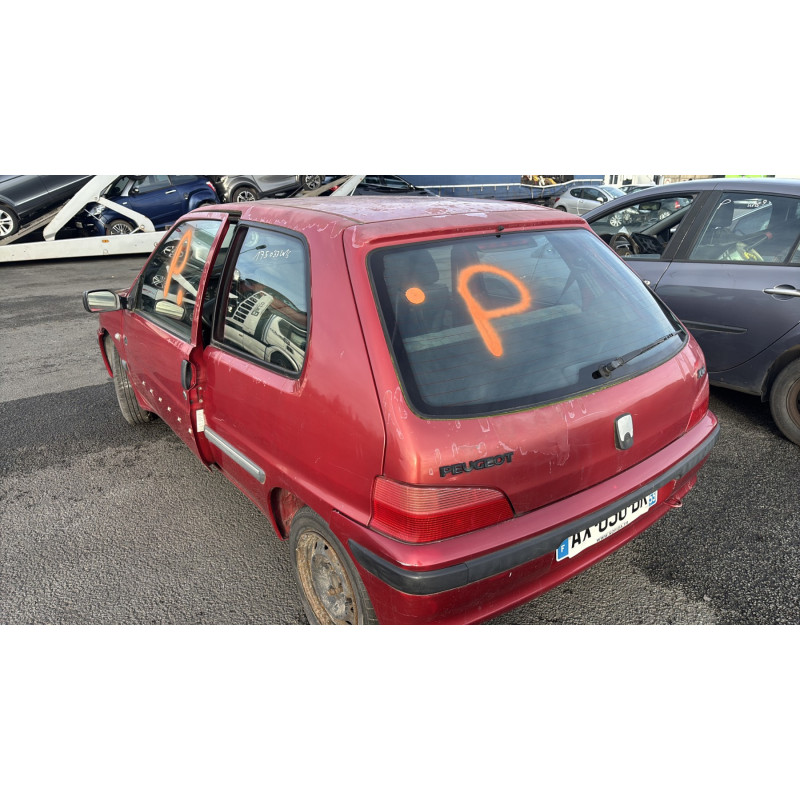Attache ceinture arriere gauche PEUGEOT 106 Photo n°10