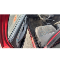 Attache ceinture arriere gauche PEUGEOT 106