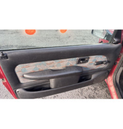 Attache ceinture arriere gauche PEUGEOT 106