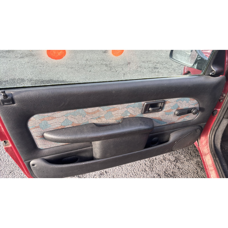 Attache ceinture arriere gauche PEUGEOT 106 Photo n°13