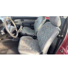 Attache ceinture arriere gauche PEUGEOT 106