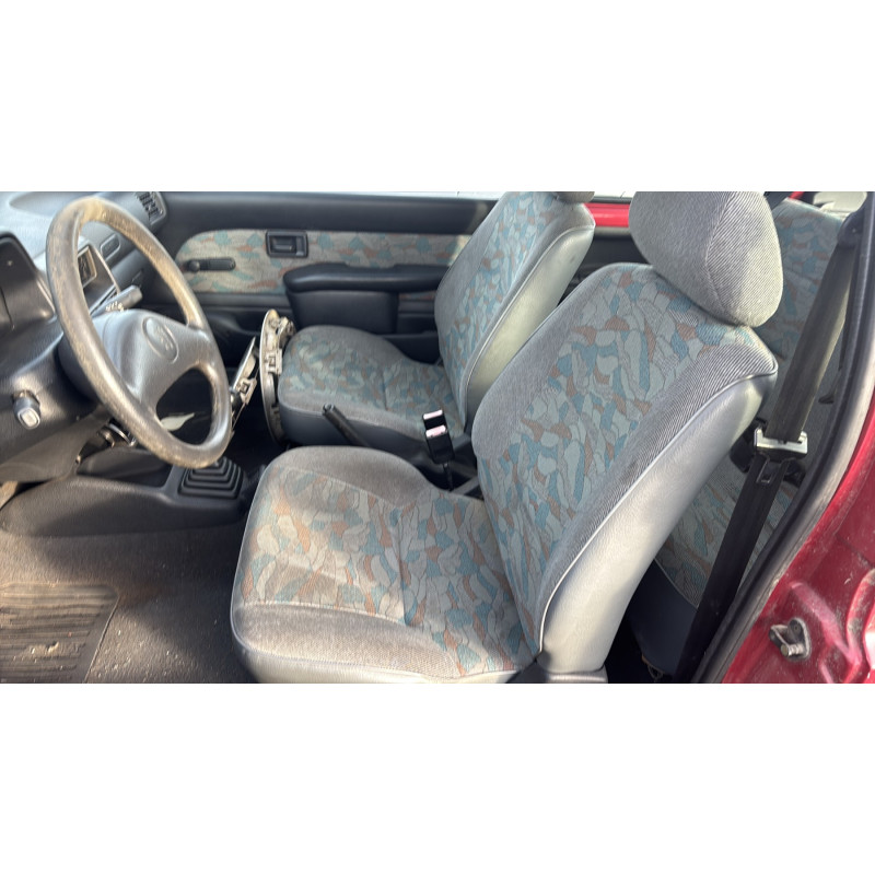 Attache ceinture arriere gauche PEUGEOT 106 Photo n°14