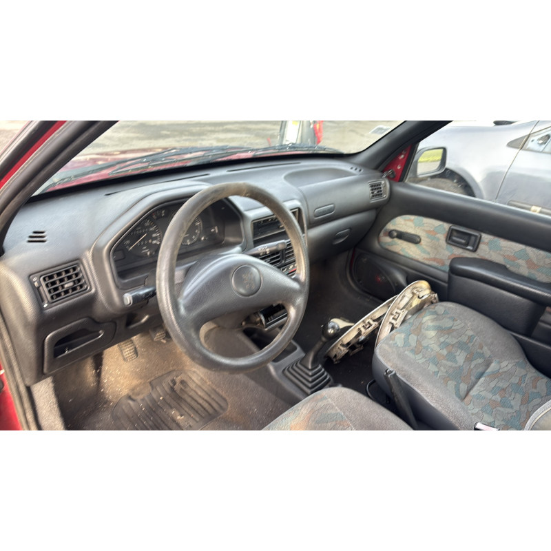 Attache ceinture arriere gauche PEUGEOT 106 Photo n°15