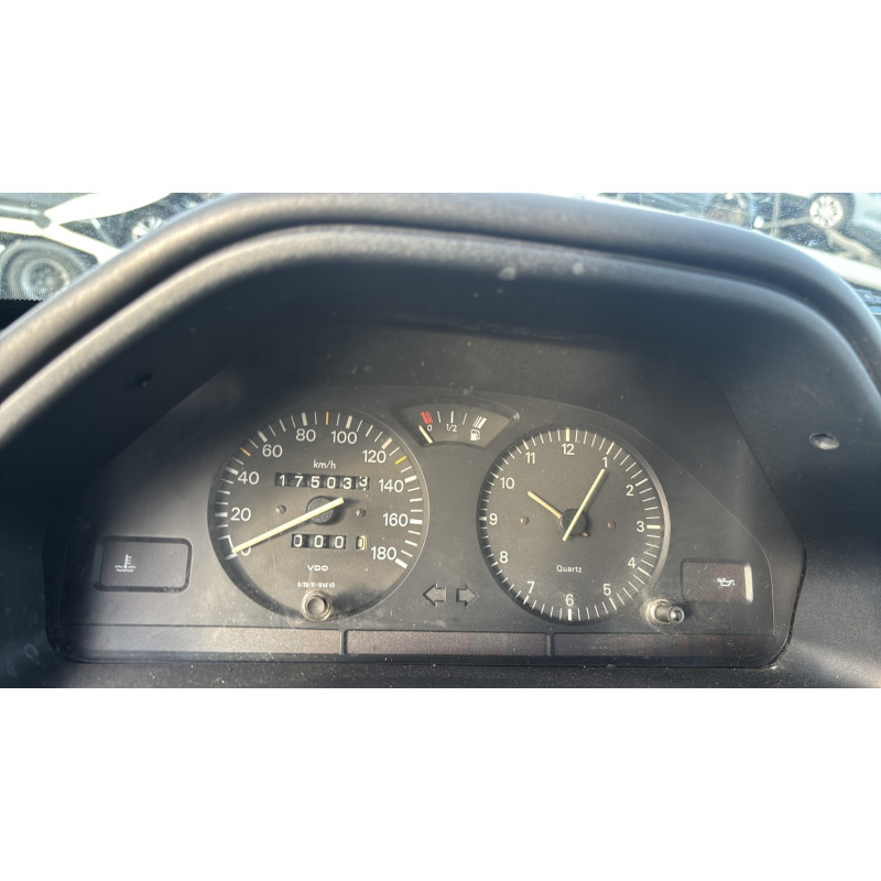 Attache ceinture arriere gauche PEUGEOT 106 Photo n°19
