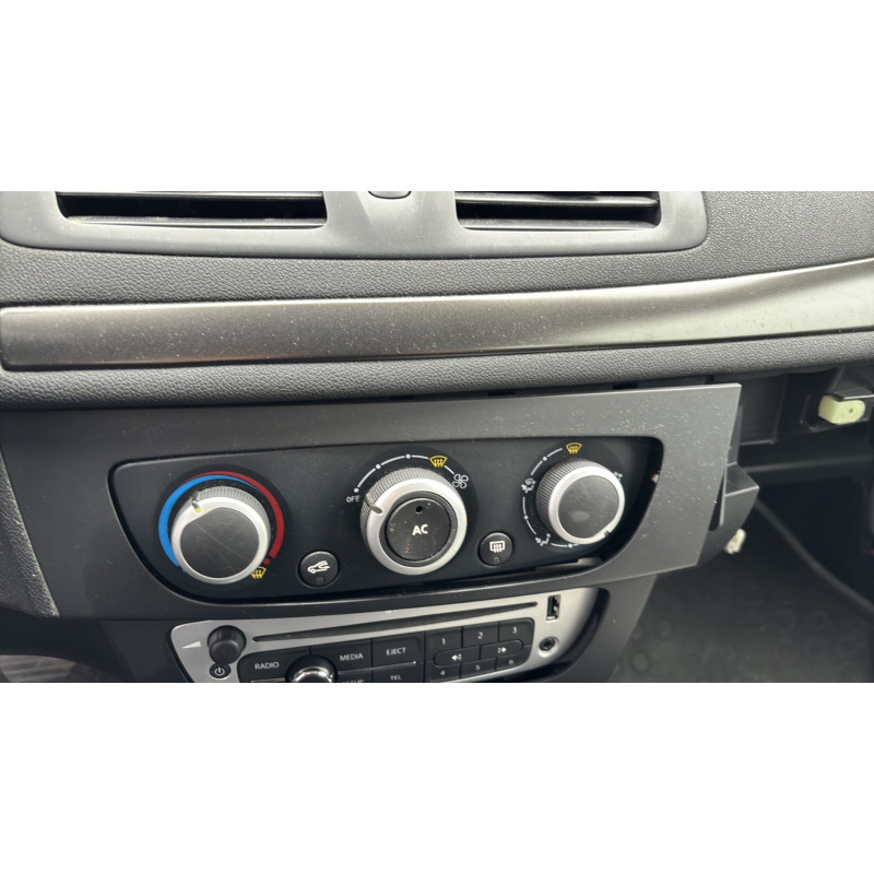 Poignee porte arriere gauche RENAULT MEGANE 3 Photo n°20