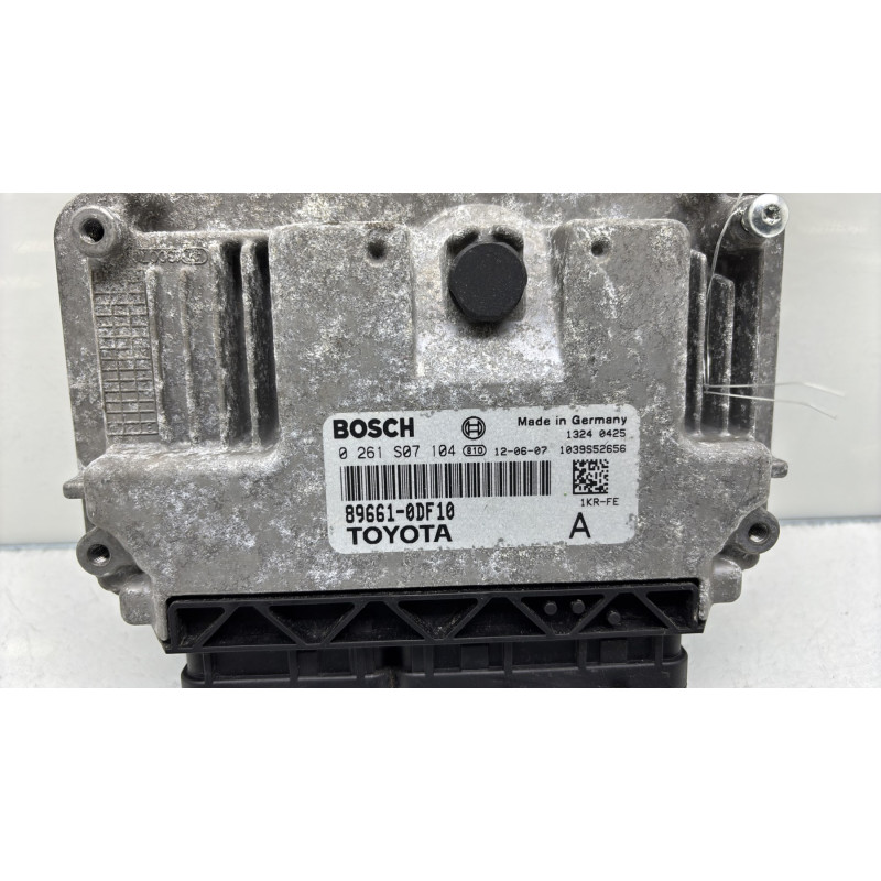 Calculateur moteur TOYOTA YARIS 3 Photo n°2