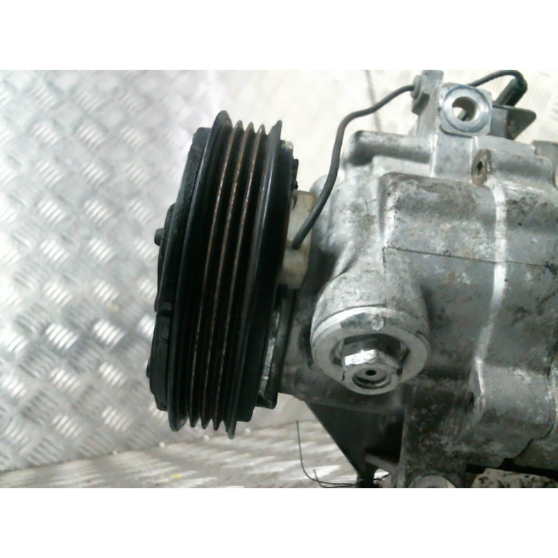 Compresseur clim SUZUKI SPLASH Photo n°3