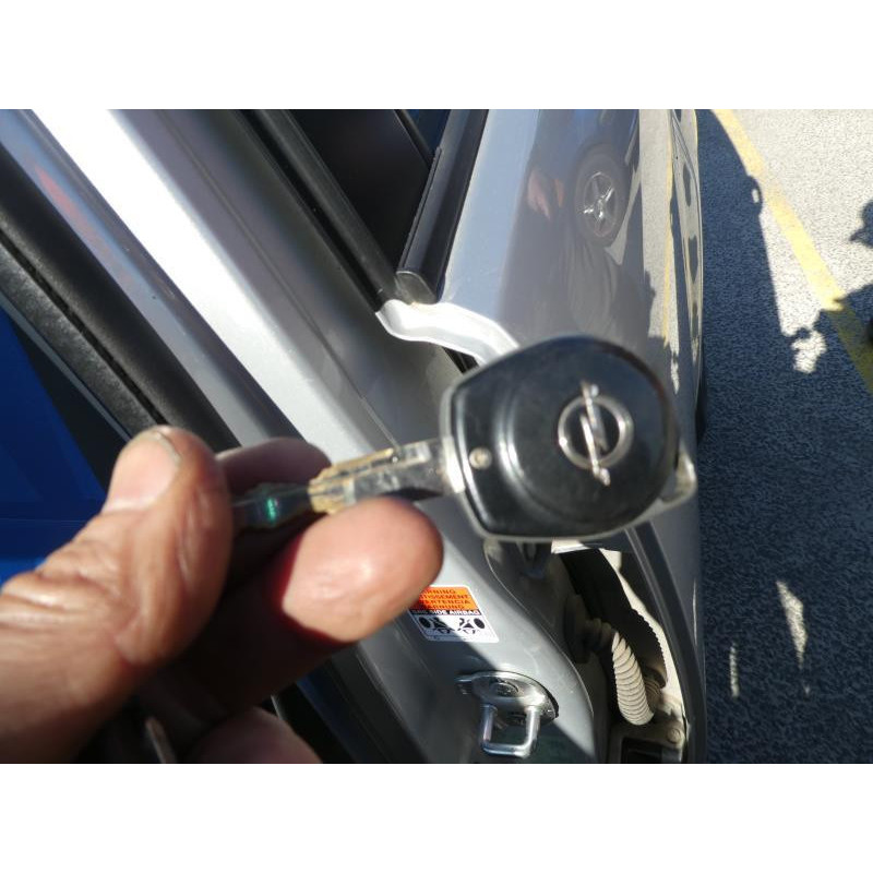 Compresseur clim OPEL AGILA B Photo n°11