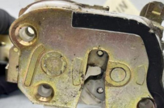 Serrure avant gauche TOYOTA YARIS 1