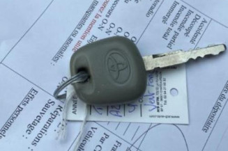 Serrure avant gauche TOYOTA YARIS 1