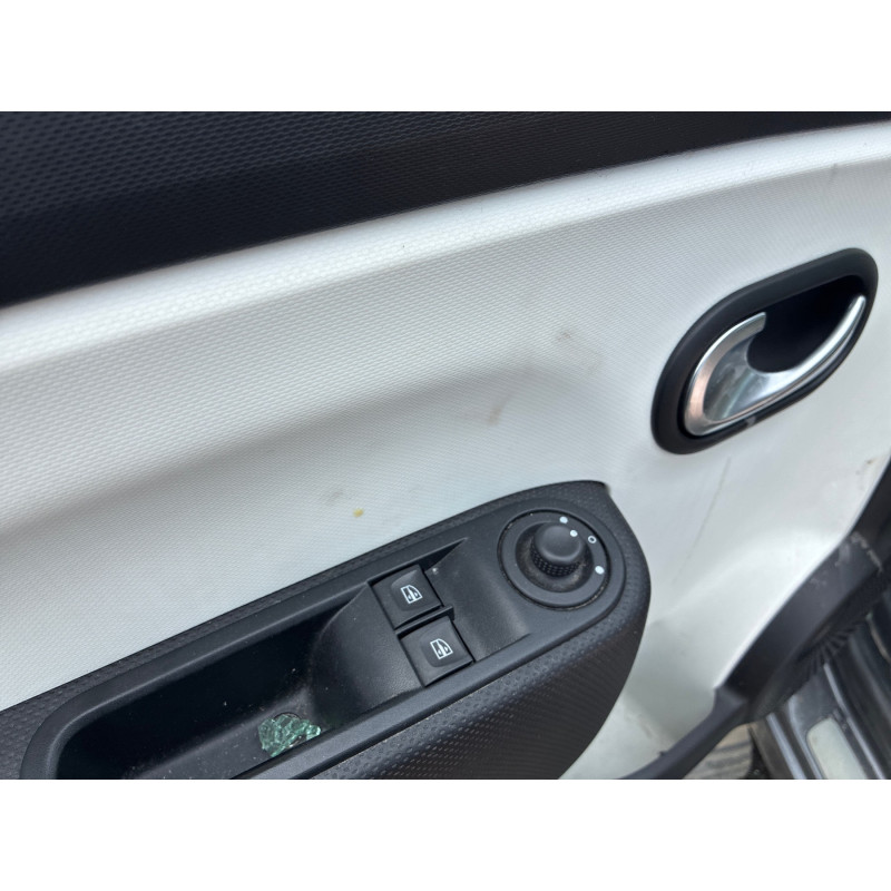RENAULT TWINGO 3 PHASE 1 1.0i - 12V SCE 70 Photo n°15