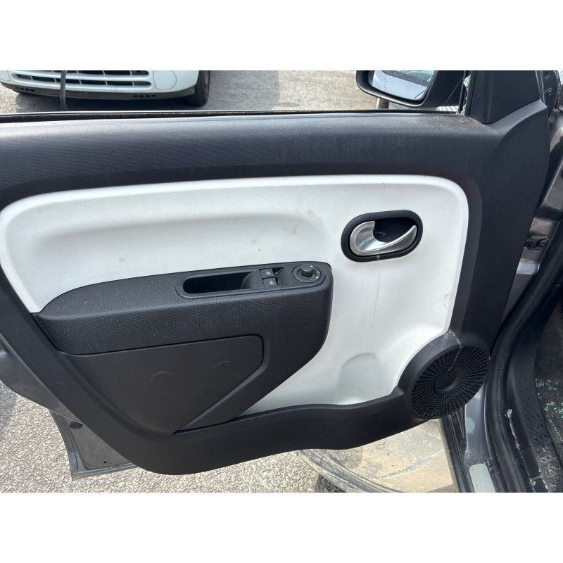 RENAULT TWINGO 3 PHASE 1 1.0i - 12V SCE 70 Photo n°16