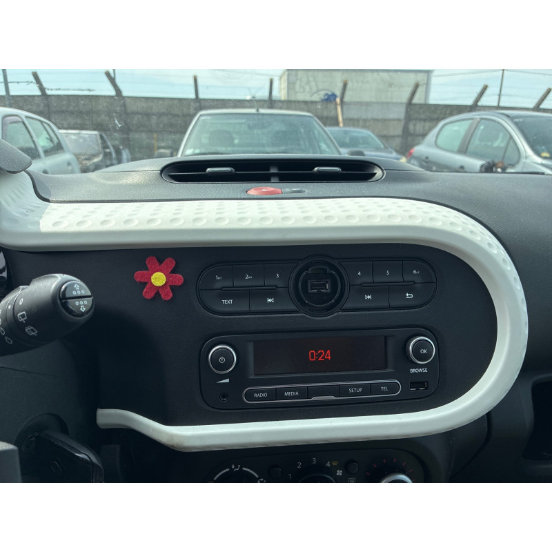 RENAULT TWINGO 3 PHASE 1 1.0i - 12V SCE 70 Photo n°17