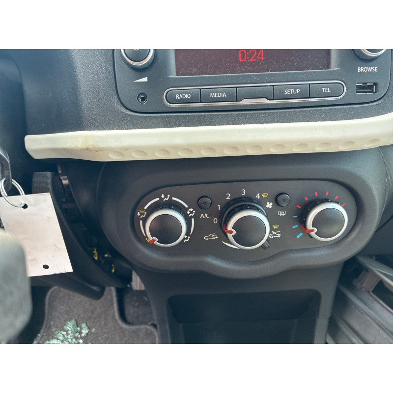 RENAULT TWINGO 3 PHASE 1 1.0i - 12V SCE 70 Photo n°23