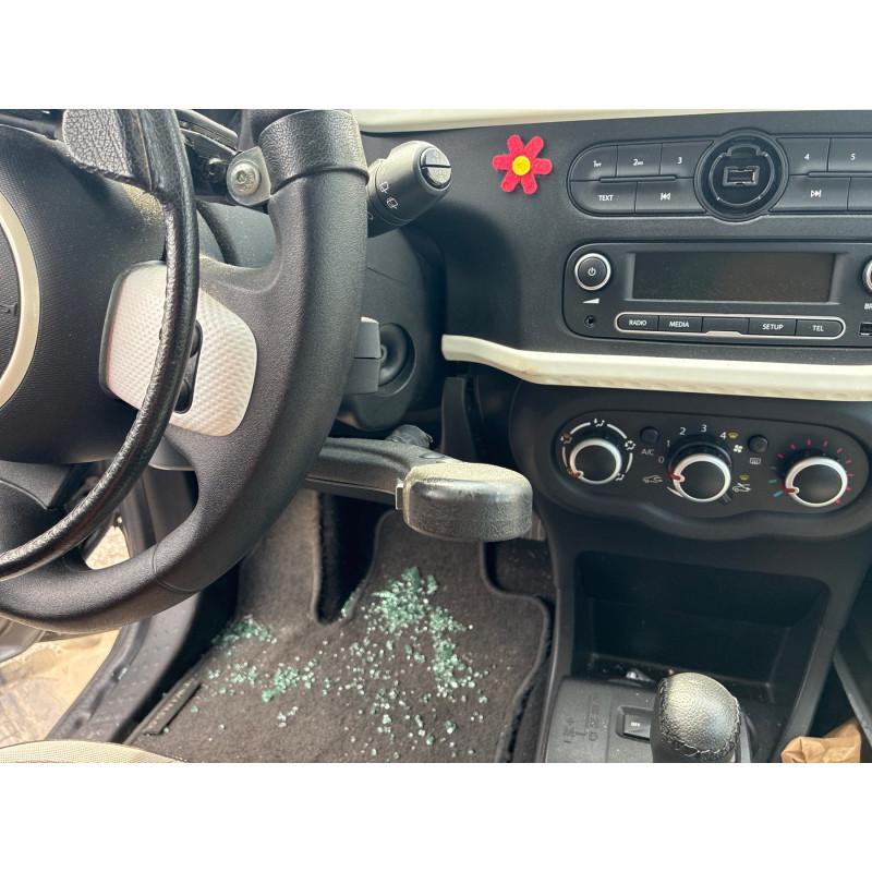 RENAULT TWINGO 3 PHASE 1 1.0i - 12V SCE 70 Photo n°26