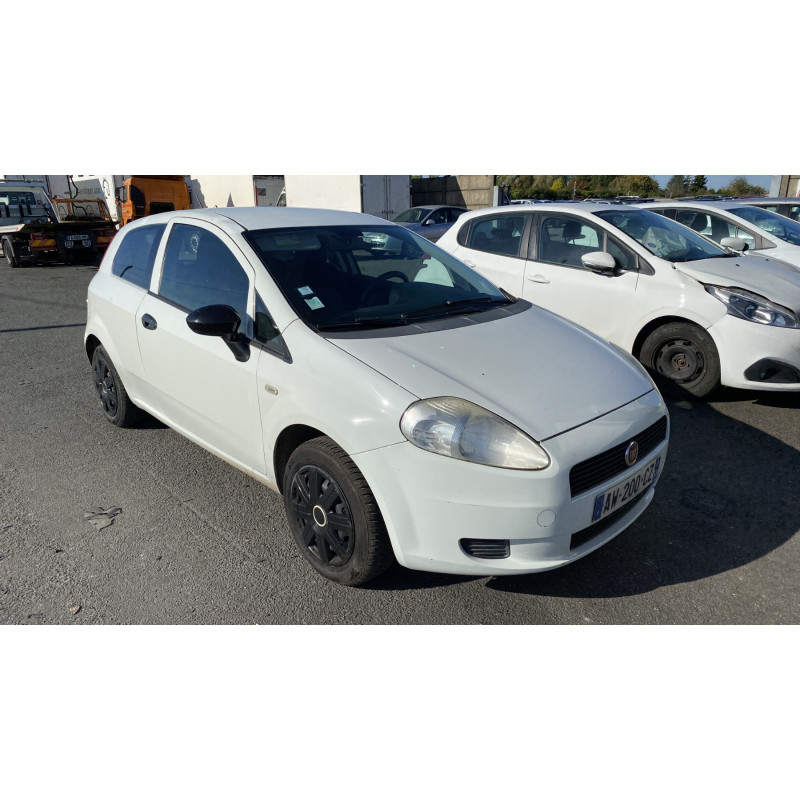 Capot FIAT GRANDE PUNTO Photo n°8